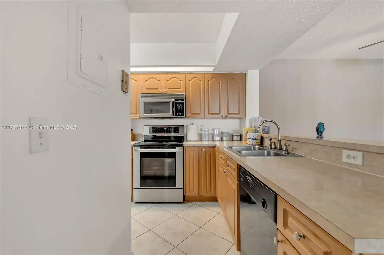 18860 NW 57th Ave # 204, Hialeah FL 33015 photo 5