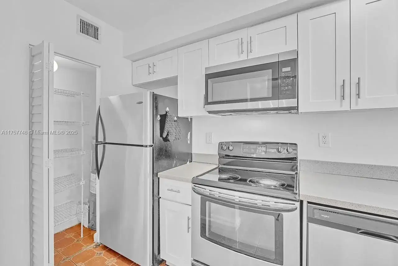 205 NW 84th St # 205, Miami FL 33150 photo 3