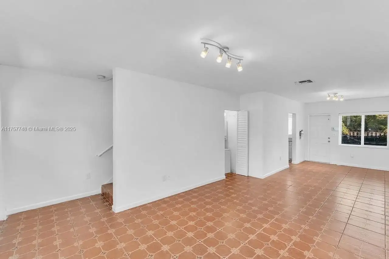 205 NW 84th St # 205, Miami FL 33150 photo 4