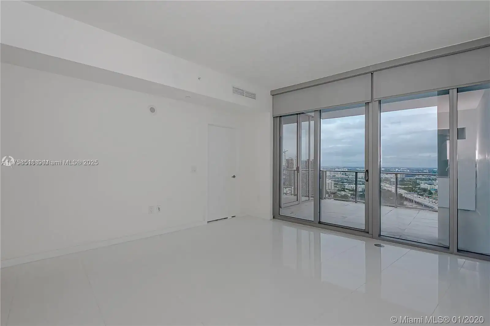 851 NE 1st Ave # 2600, Miami FL 33132 photo 4