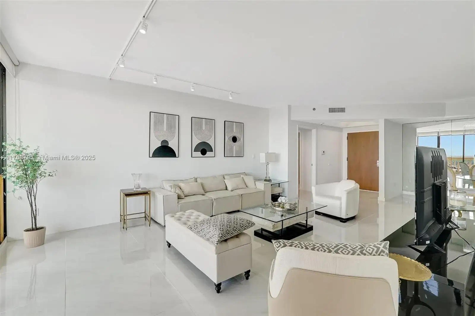 2000 Island Blvd # 1603, Aventura FL 33160 photo 4