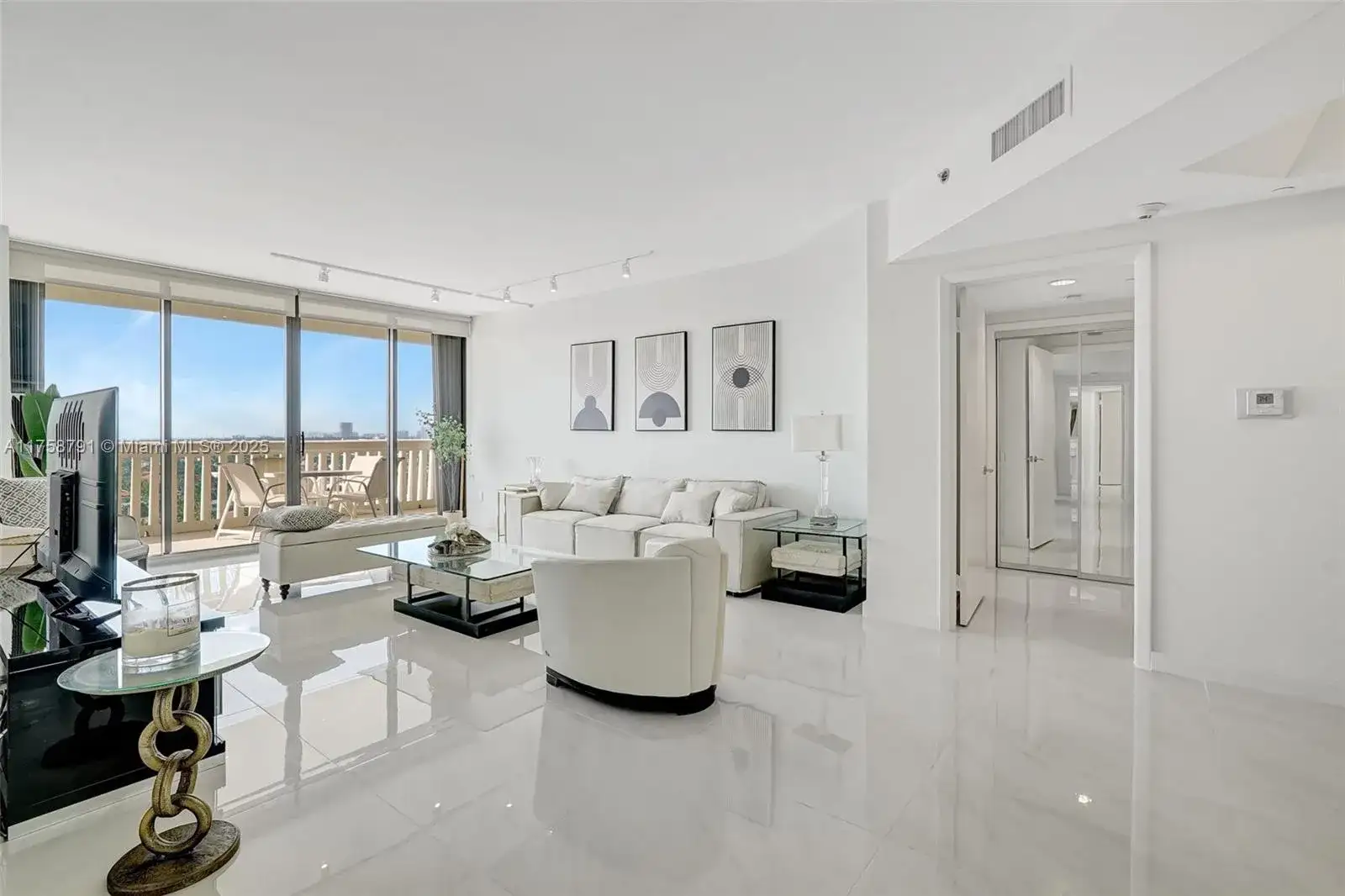 2000 Island Blvd # 1603, Aventura FL 33160 photo 5