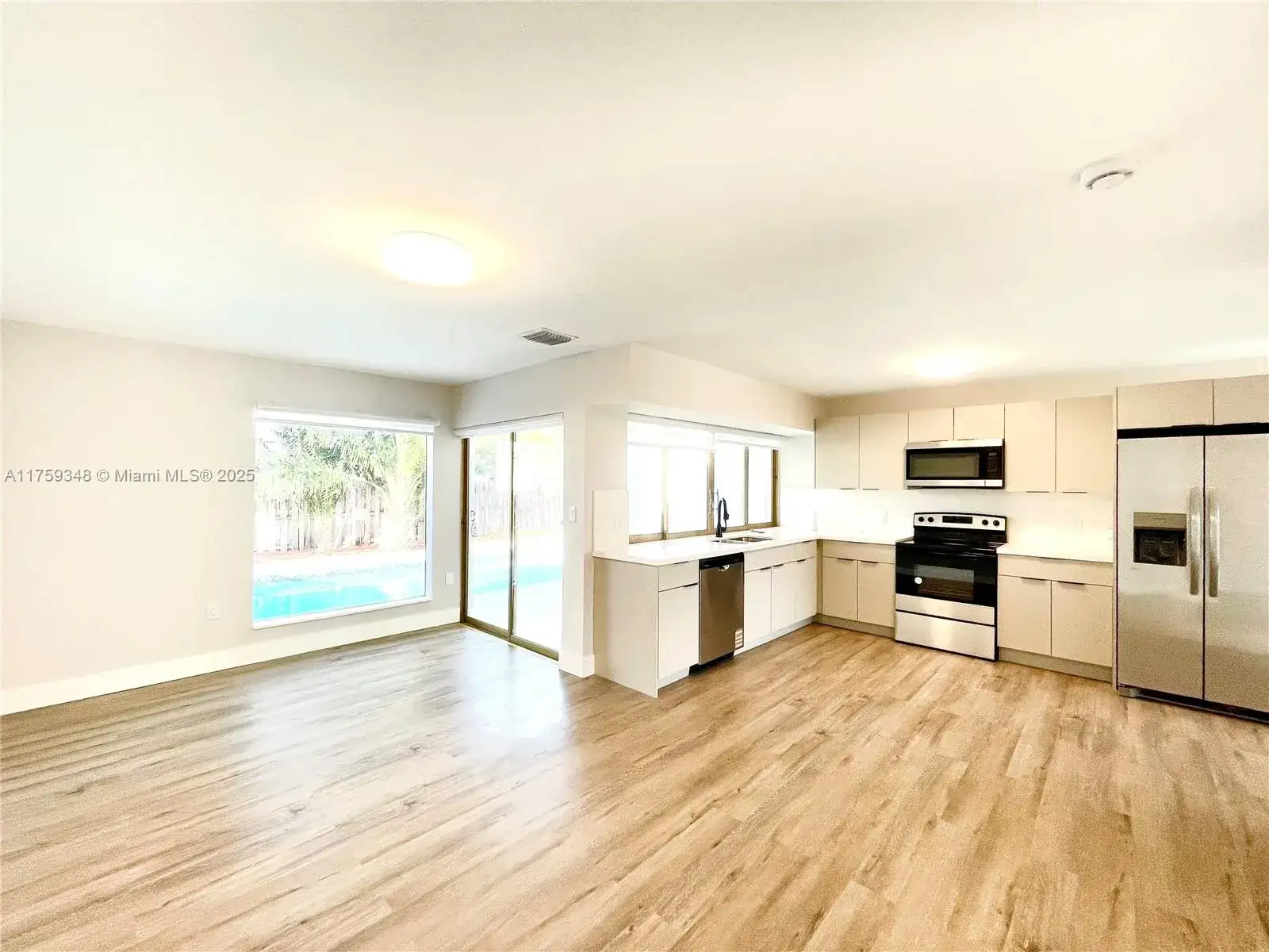 6729 Petunia Dr, Miramar FL 33023 photo 4