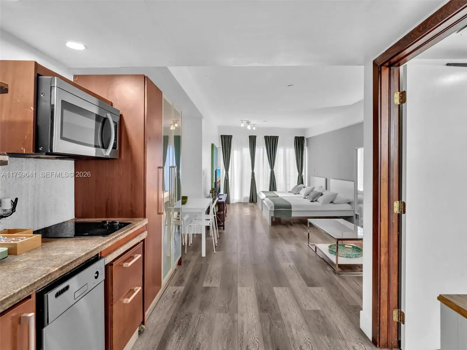 1 bedroom 1 bath Residential for sale at 1052 Ocean Dr # C203, Miami Beach FL 33139