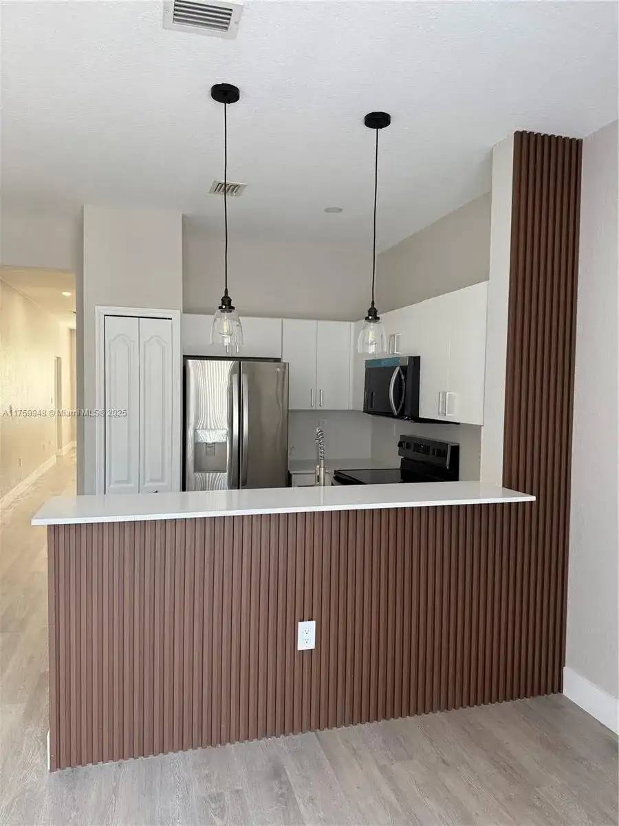 17800 NW 73rd Ave # 21, Hialeah FL 33015 photo 2