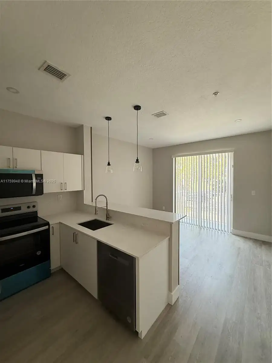 17800 NW 73rd Ave # 21, Hialeah FL 33015 photo 3