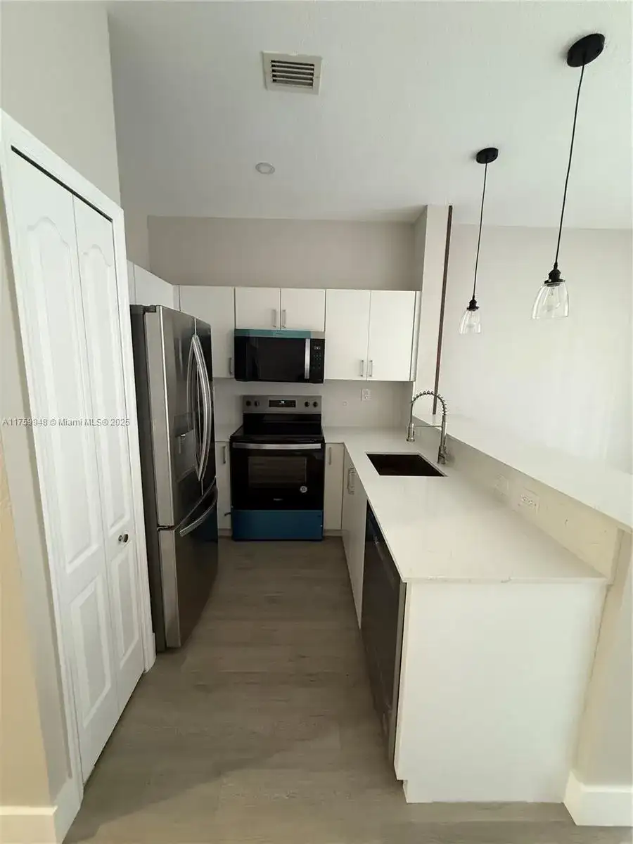 17800 NW 73rd Ave # 21, Hialeah FL 33015 photo 4