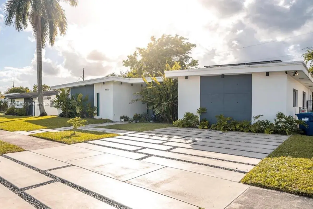 19600 NE 19th Ave, Miami FL 33179