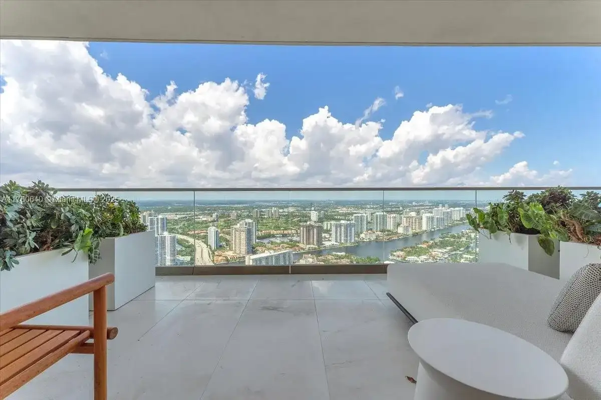 18975 Collins Ave # 6, Sunny Isles Beach FL 33160 photo 2