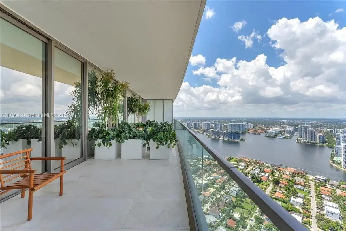 18975 Collins Ave # 6, Sunny Isles Beach FL 33160 photo 3