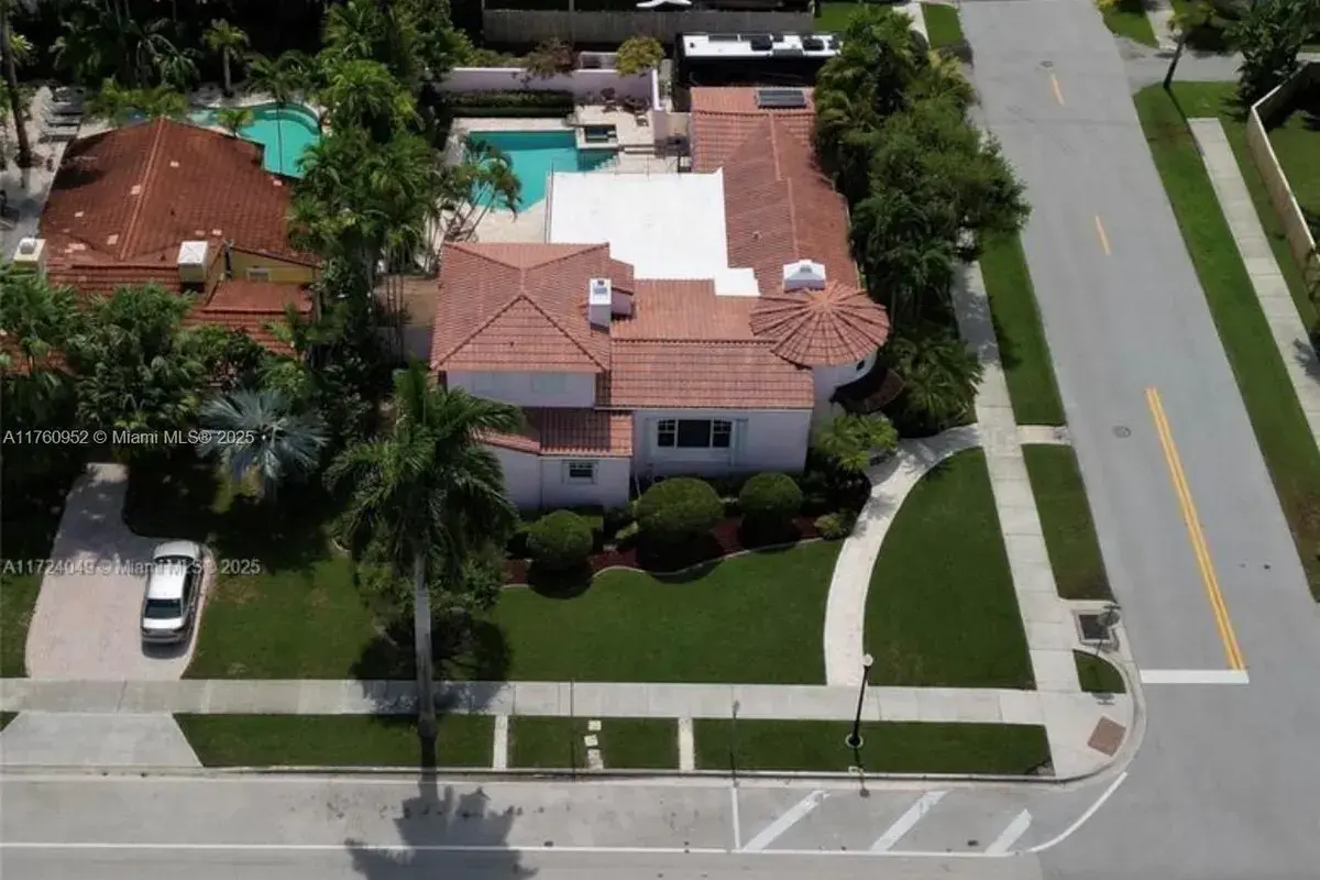 1056 Harrison St, Hollywood FL 33019