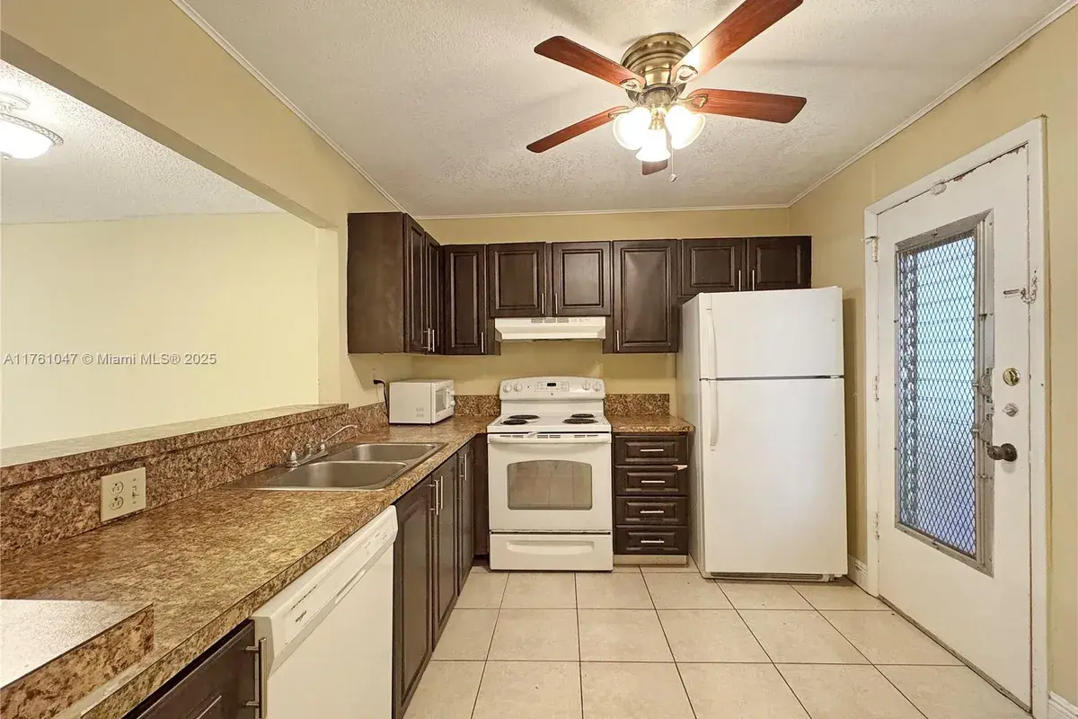 410 NW 68th Ave # 207, Plantation FL 33317