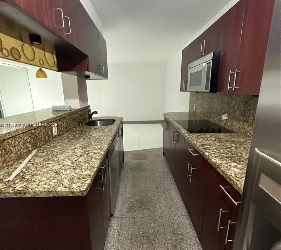 1100 NE 1st Ct # 105, Hallandale Beach FL 33009