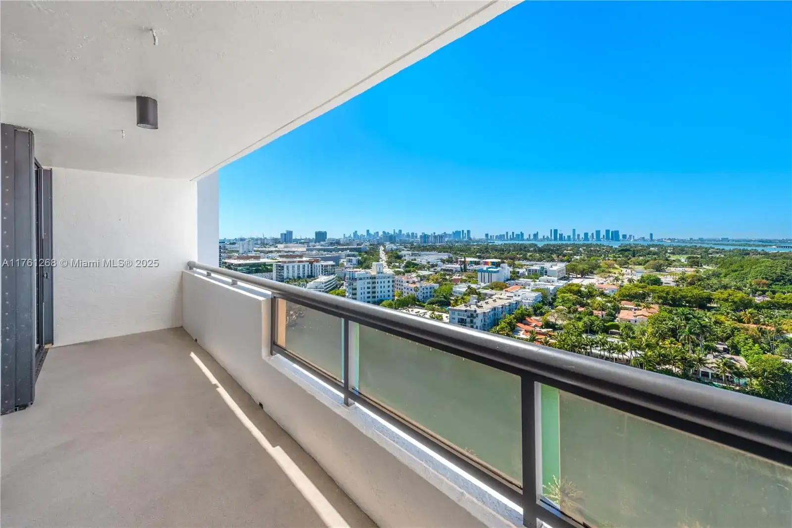 1 bedroom 2 bath Residential for sale at 2555 Collins Ave # 2104, Miami Beach FL 33140