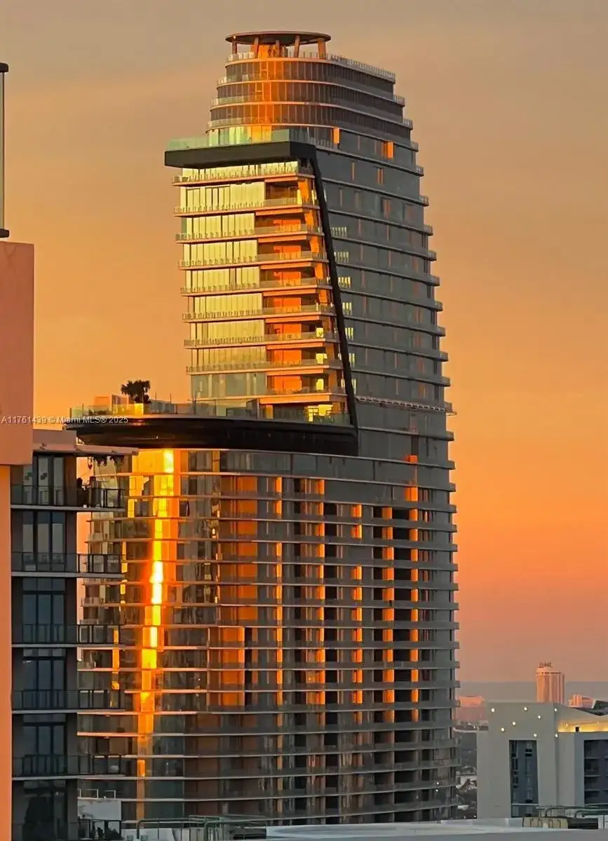 300 Biscayne Blvd Way # 3405, Miami FL 33131 photo 4