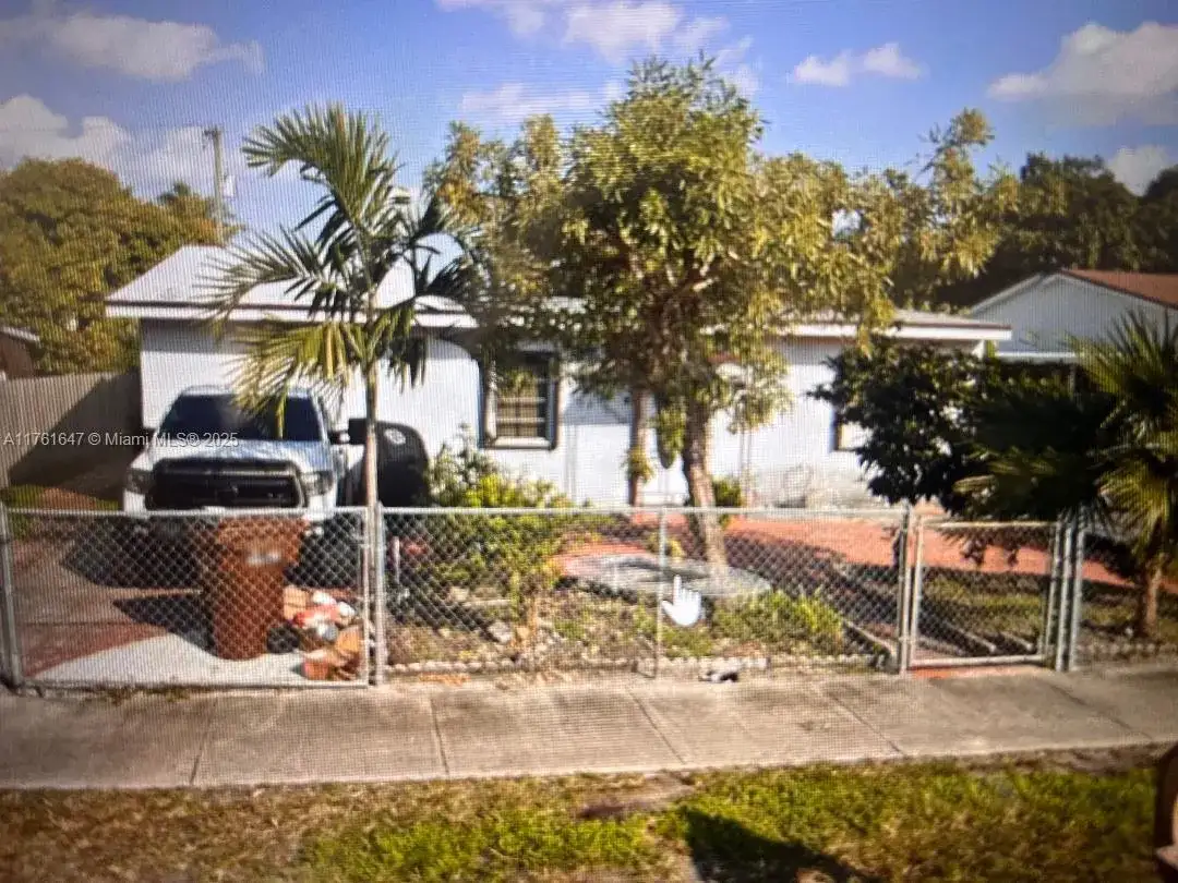 625 E 28th St, Hialeah FL 33013 photo 2