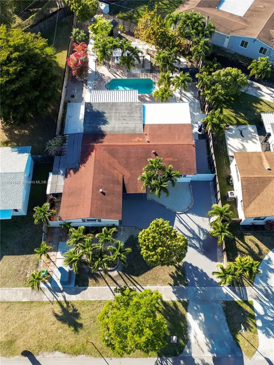19600 Gulfstream Rd, Cutler Bay FL 33157 photo 3