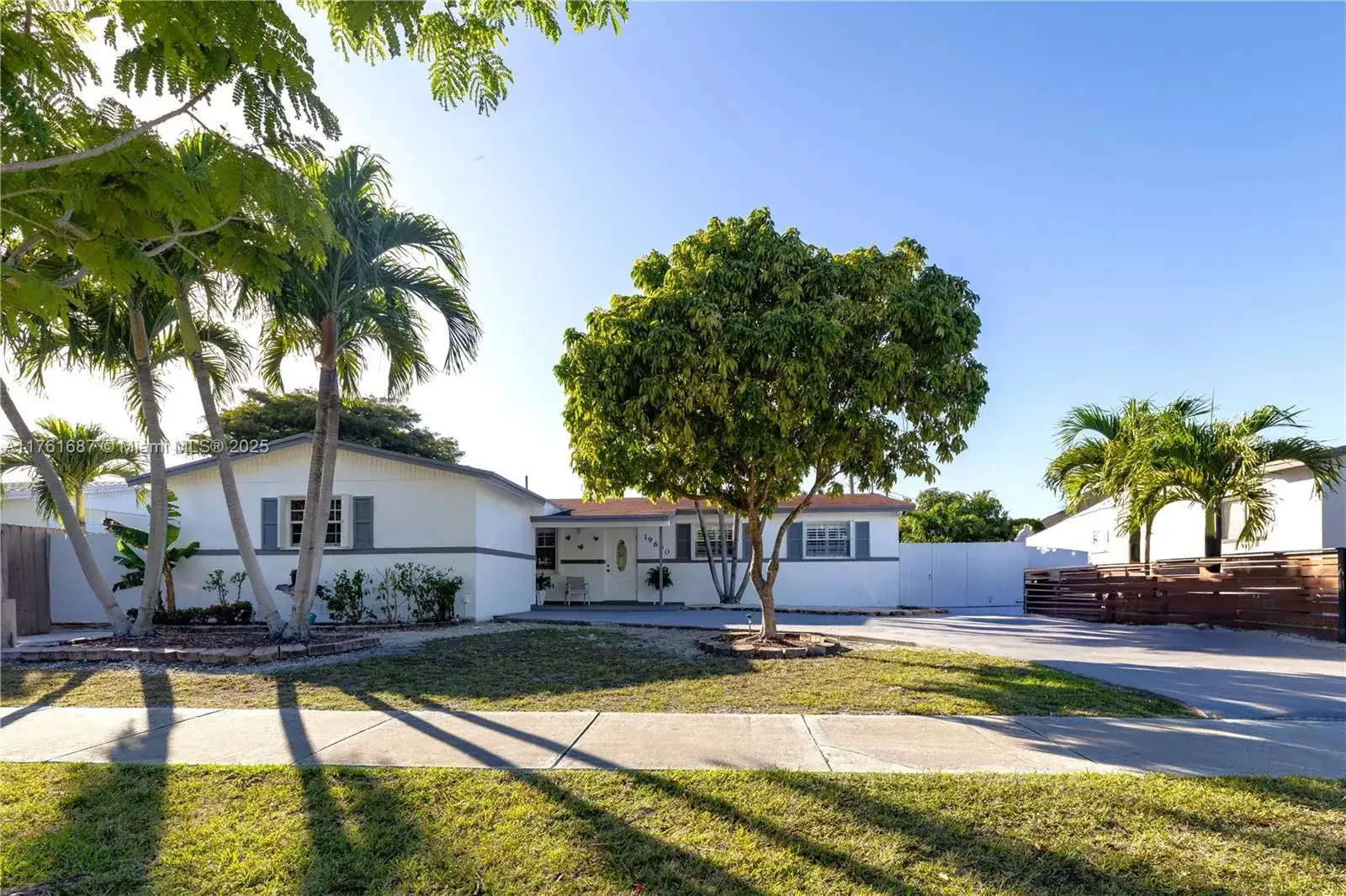 19600 Gulfstream Rd, Cutler Bay FL 33157 photo 4