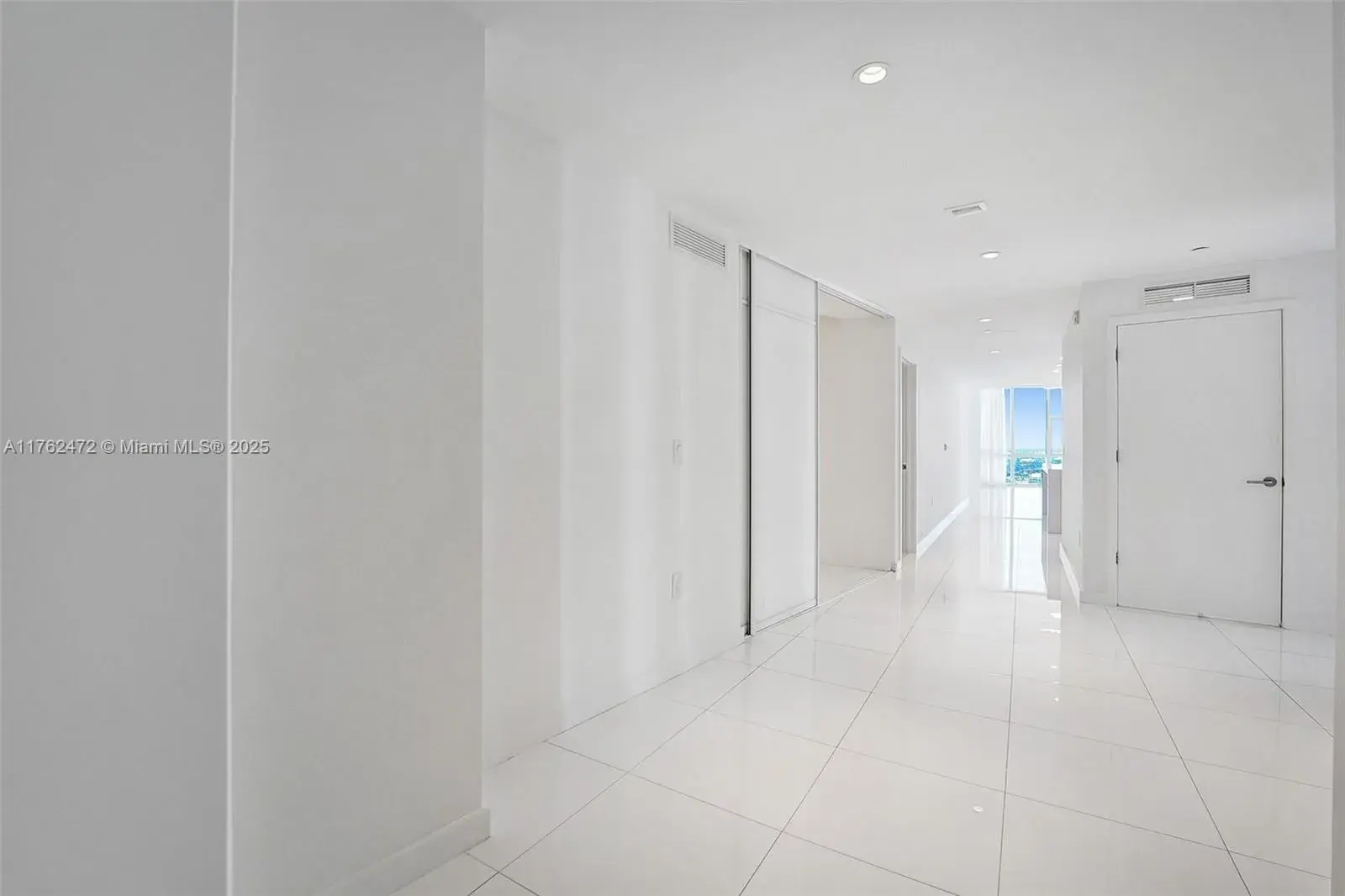 851 NE 1st Ave # 4301, Miami FL 33132
