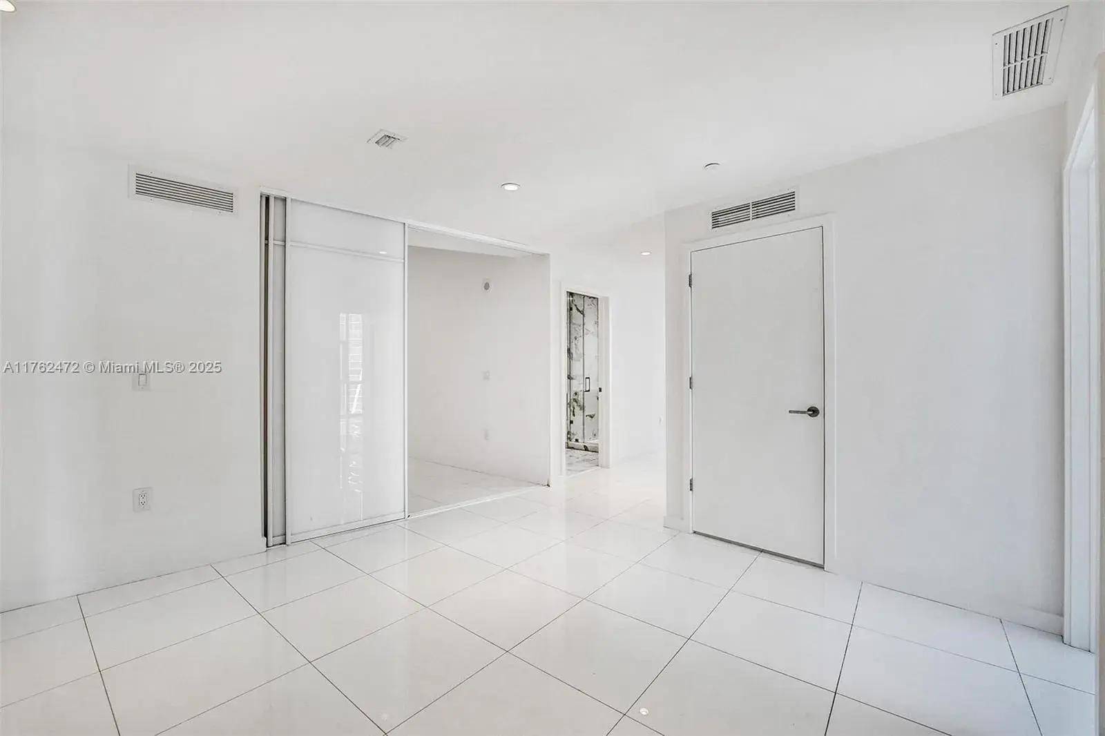 851 NE 1st Ave # 4301, Miami FL 33132