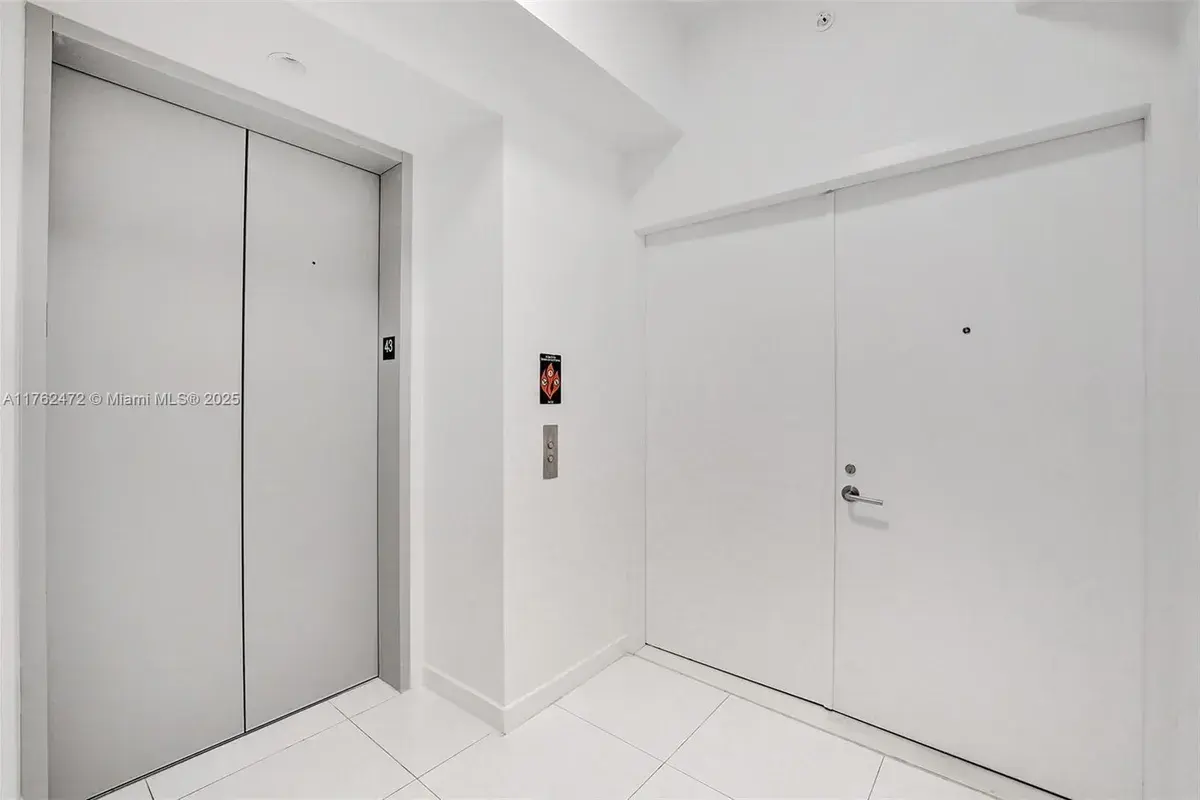 851 NE 1st Ave # 4301, Miami FL 33132