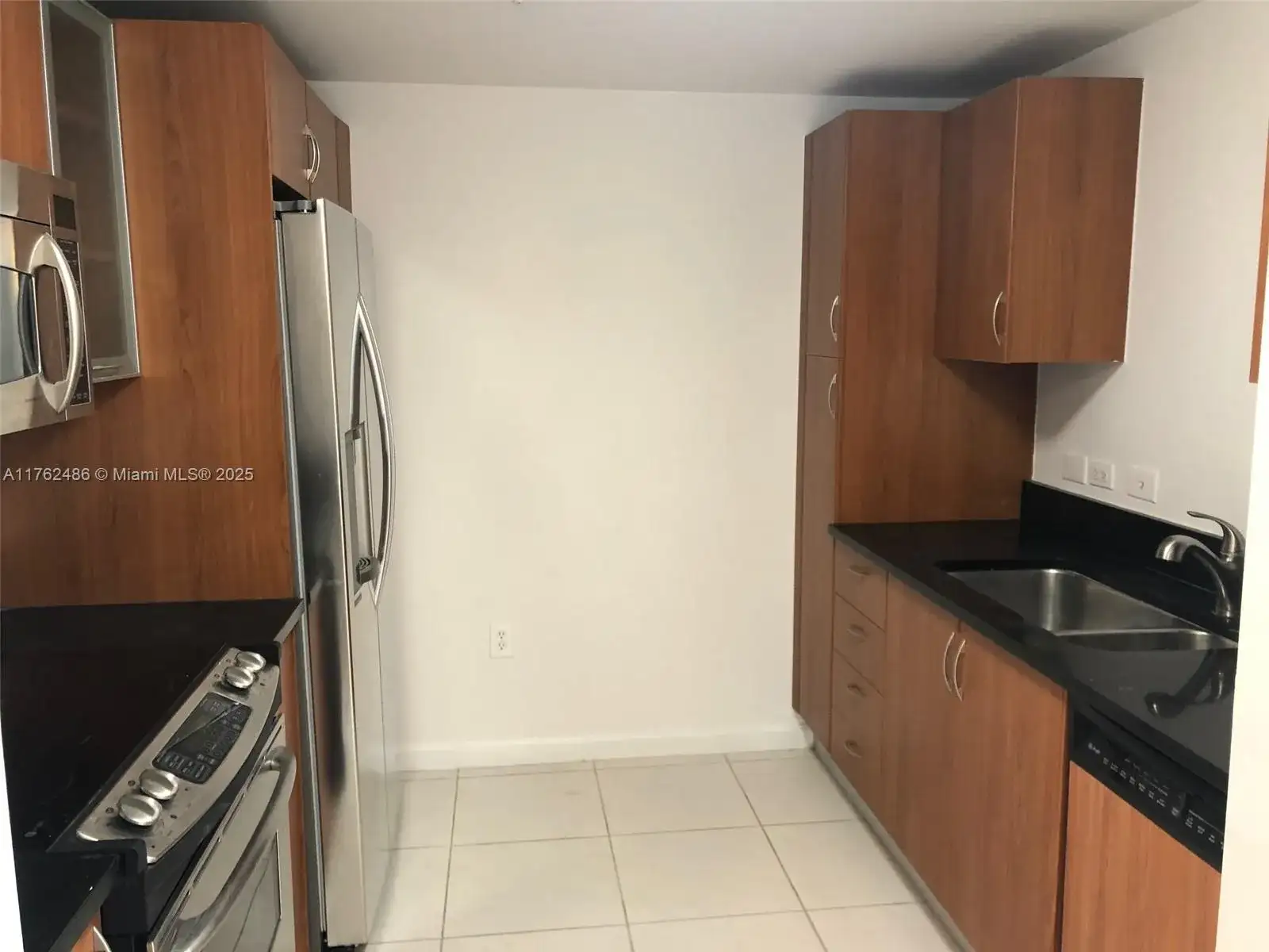 2775 NE 187th St # 527, Aventura FL 33180 photo 2
