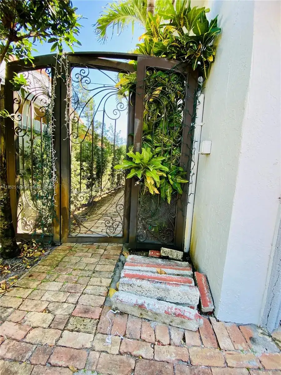 1135 SW 62nd Ave, West Miami FL 33144 photo 3