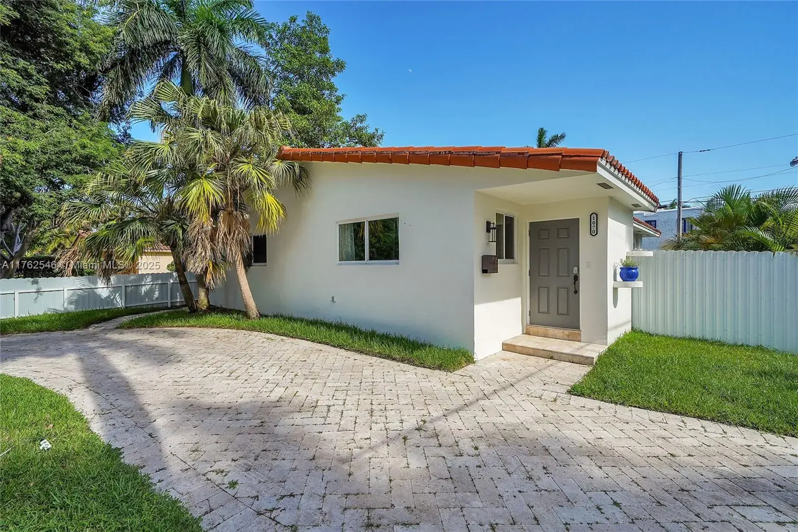 1070 Tyler St, Hollywood FL 33019