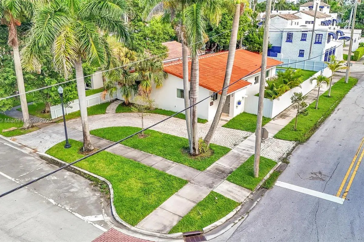 1070 Tyler St, Hollywood FL 33019