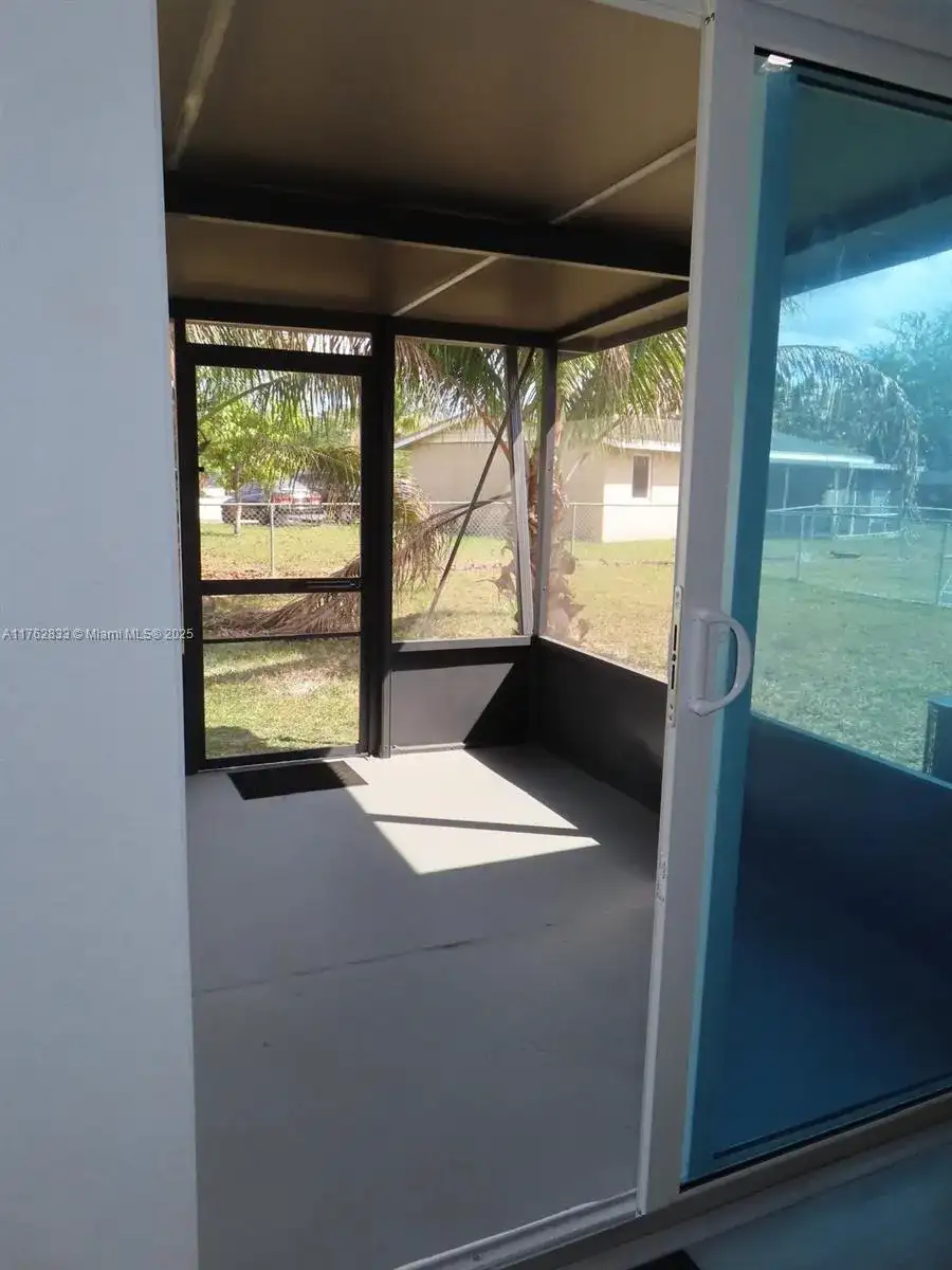 95 SW 17th Ter, Homestead FL 33030 photo 5