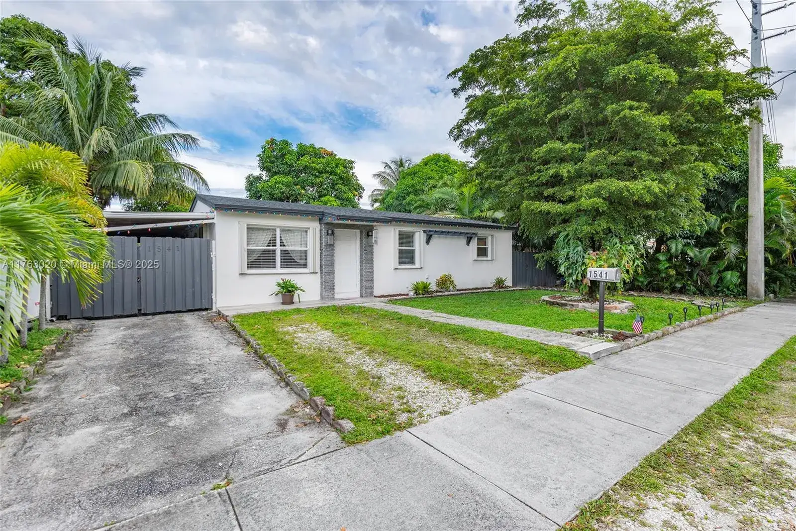 4 bedroom 3 bath Residential for sale at 1541 N 72nd Ave, Hollywood FL 33024