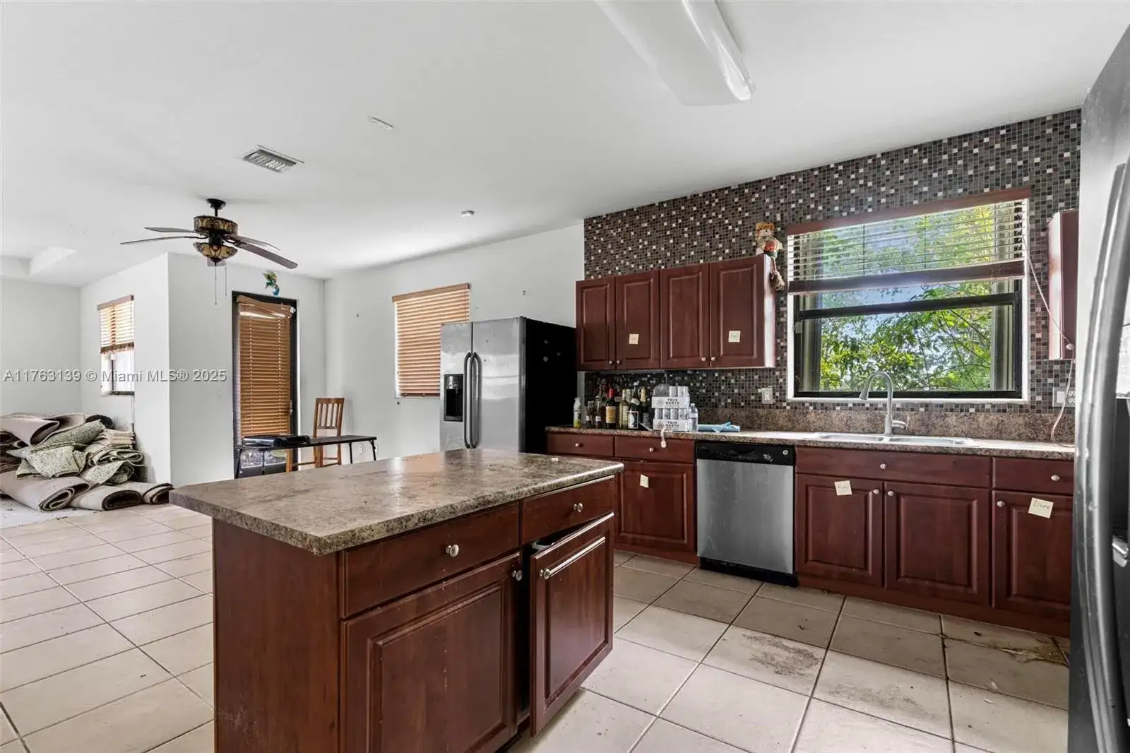 601 SE 37th Pl, Homestead FL 33033 photo 2