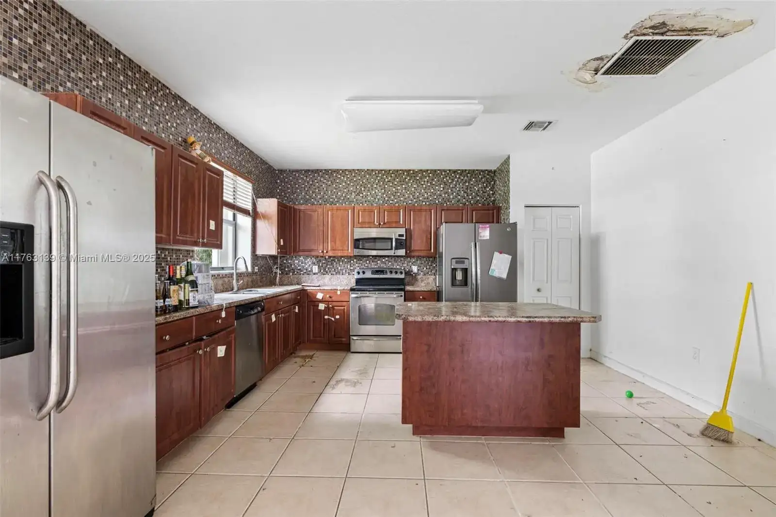 601 SE 37th Pl, Homestead FL 33033 photo 3