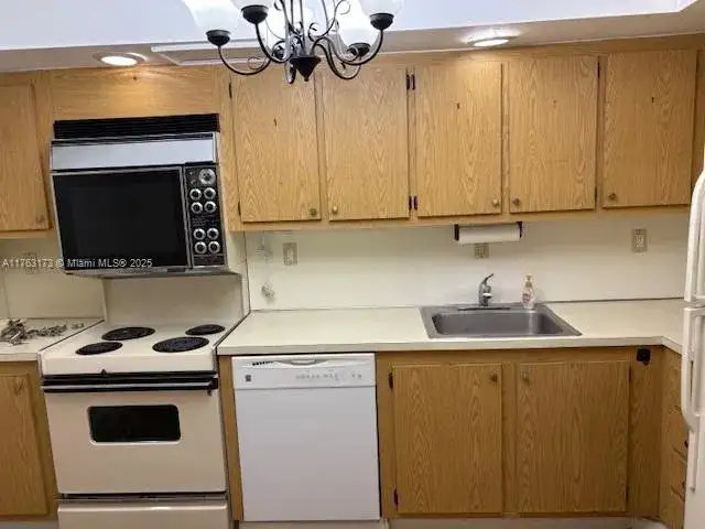 3701 N Country Club Dr # 207, Aventura FL 33180 photo 4