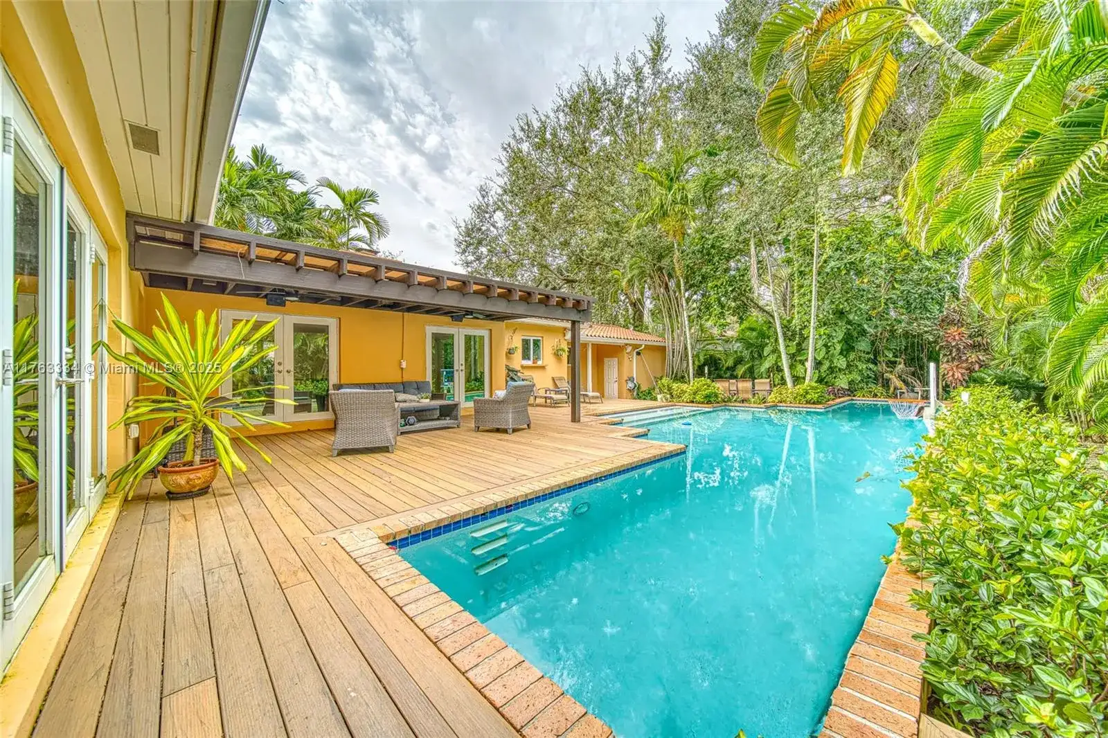 721 Catalonia Ave, Coral Gables FL 33134 photo 3