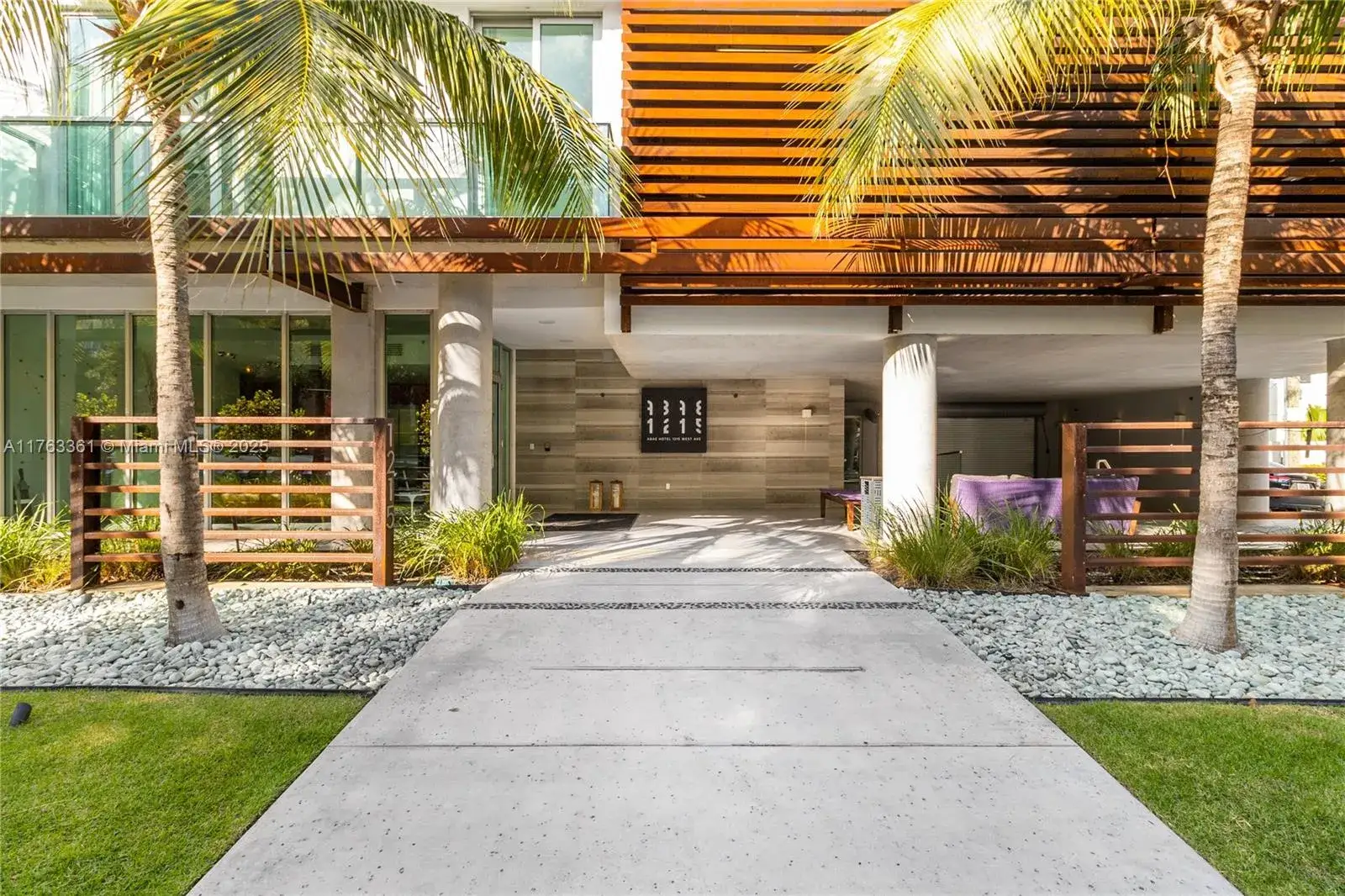 1 bedroom 1 bath Residential for sale at 1215 West Ave # 203, Miami Beach FL 33139