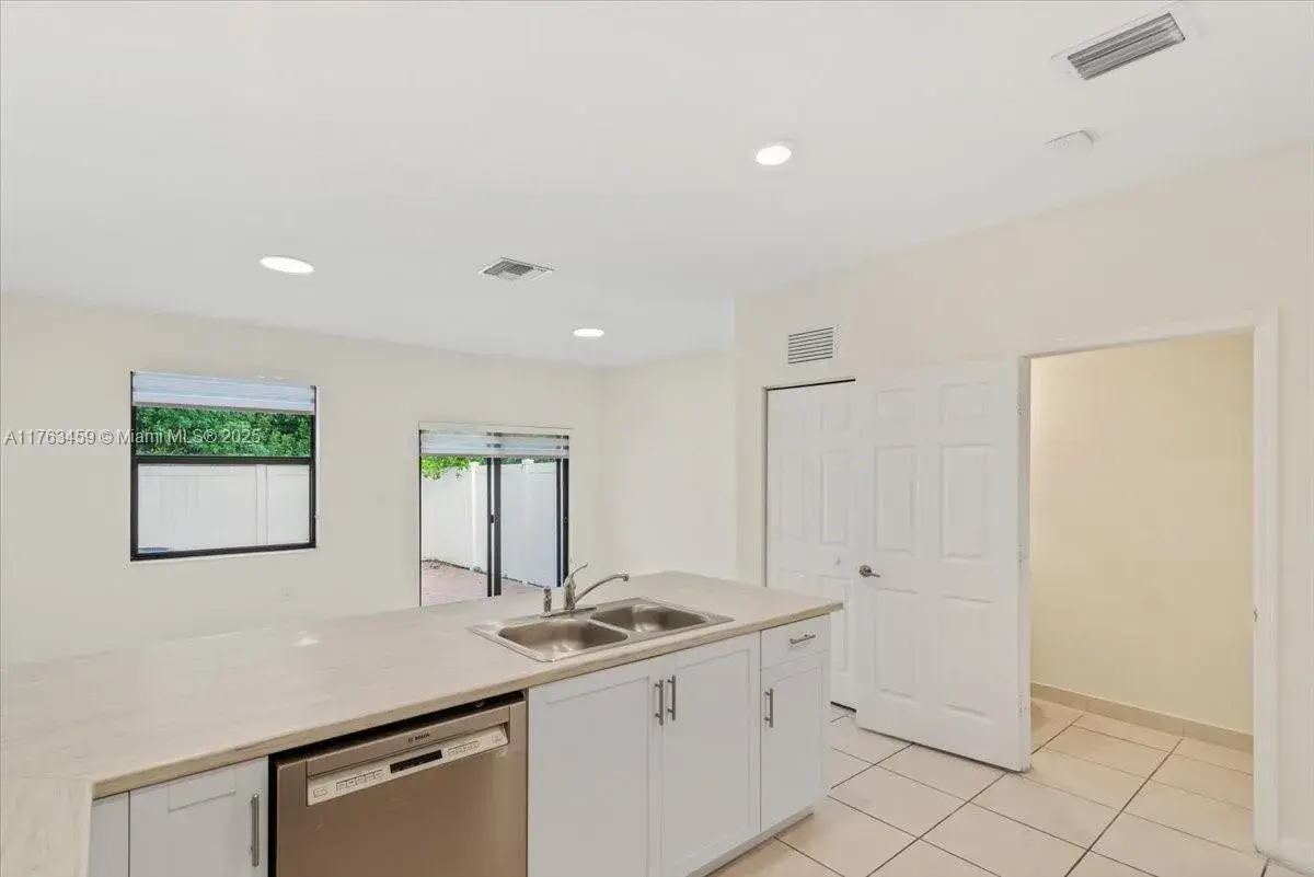 11103 W 32nd Ln # 0, Hialeah FL 33018
