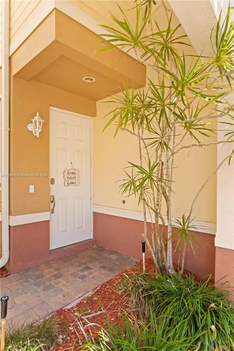 4650 SW 75th Way, Davie FL 33314