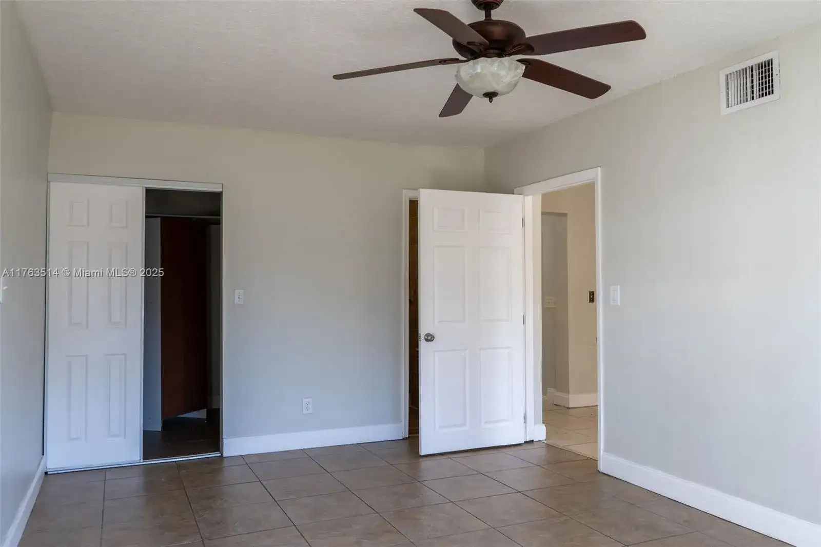 1231 E 8th Ave, Hialeah FL 33010 photo 4