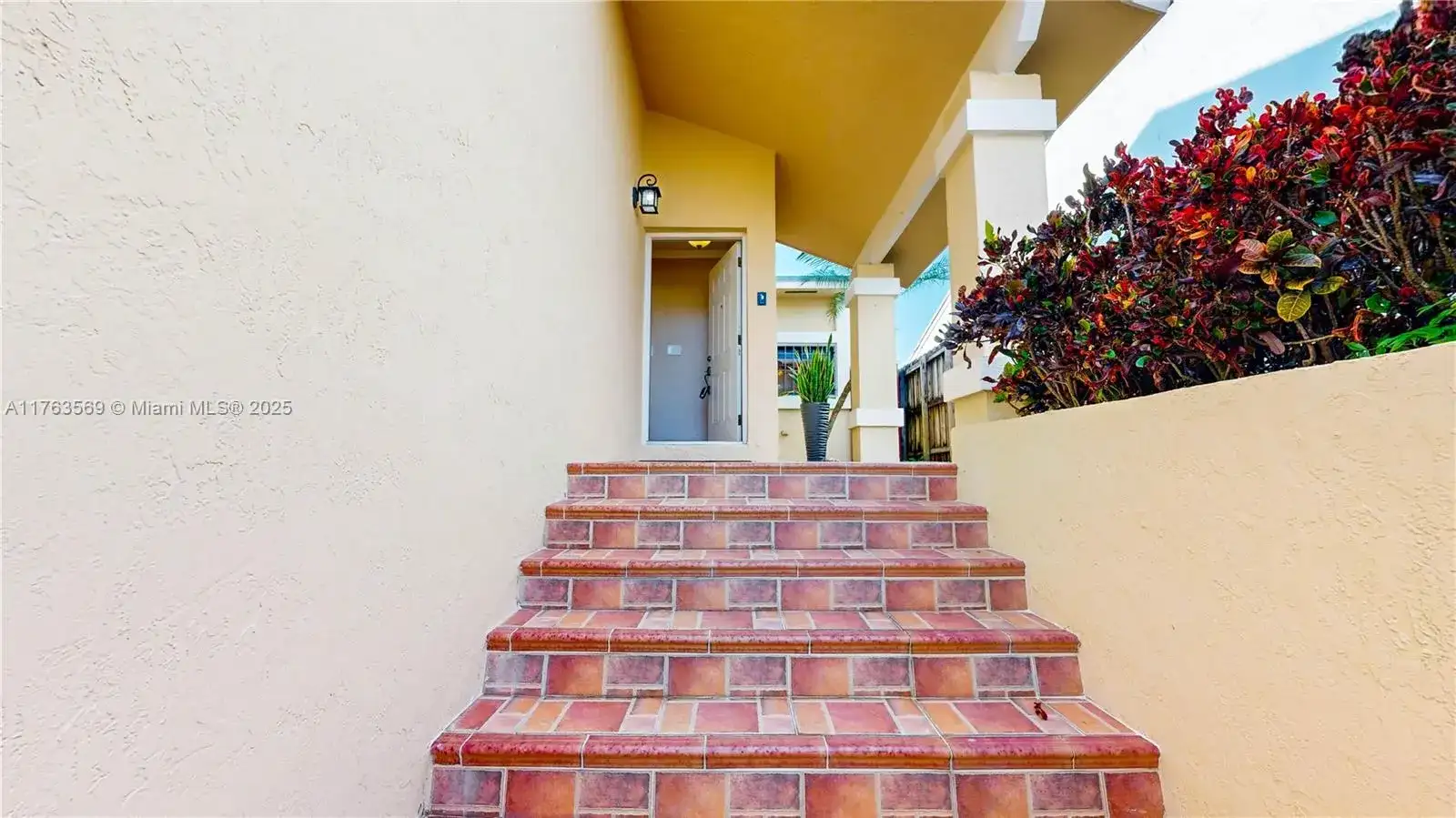 21664 SW 98th Pl, Cutler Bay FL 33190 photo 4