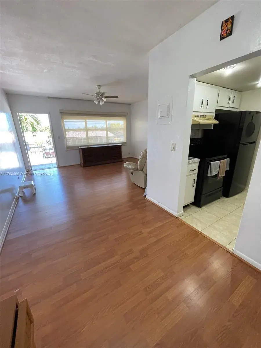 230 SW 11th Ave # 15, Hallandale Beach FL 33009
