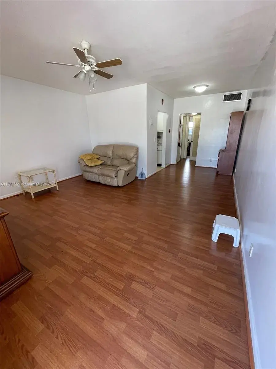 230 SW 11th Ave # 15, Hallandale Beach FL 33009