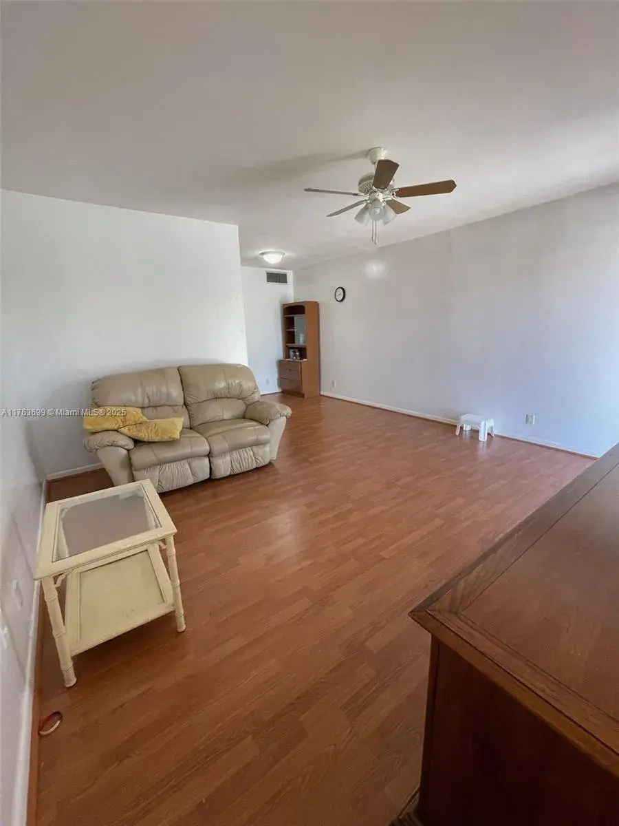 230 SW 11th Ave # 15, Hallandale Beach FL 33009
