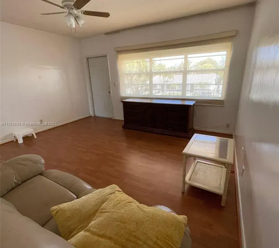 230 SW 11th Ave # 15, Hallandale Beach FL 33009