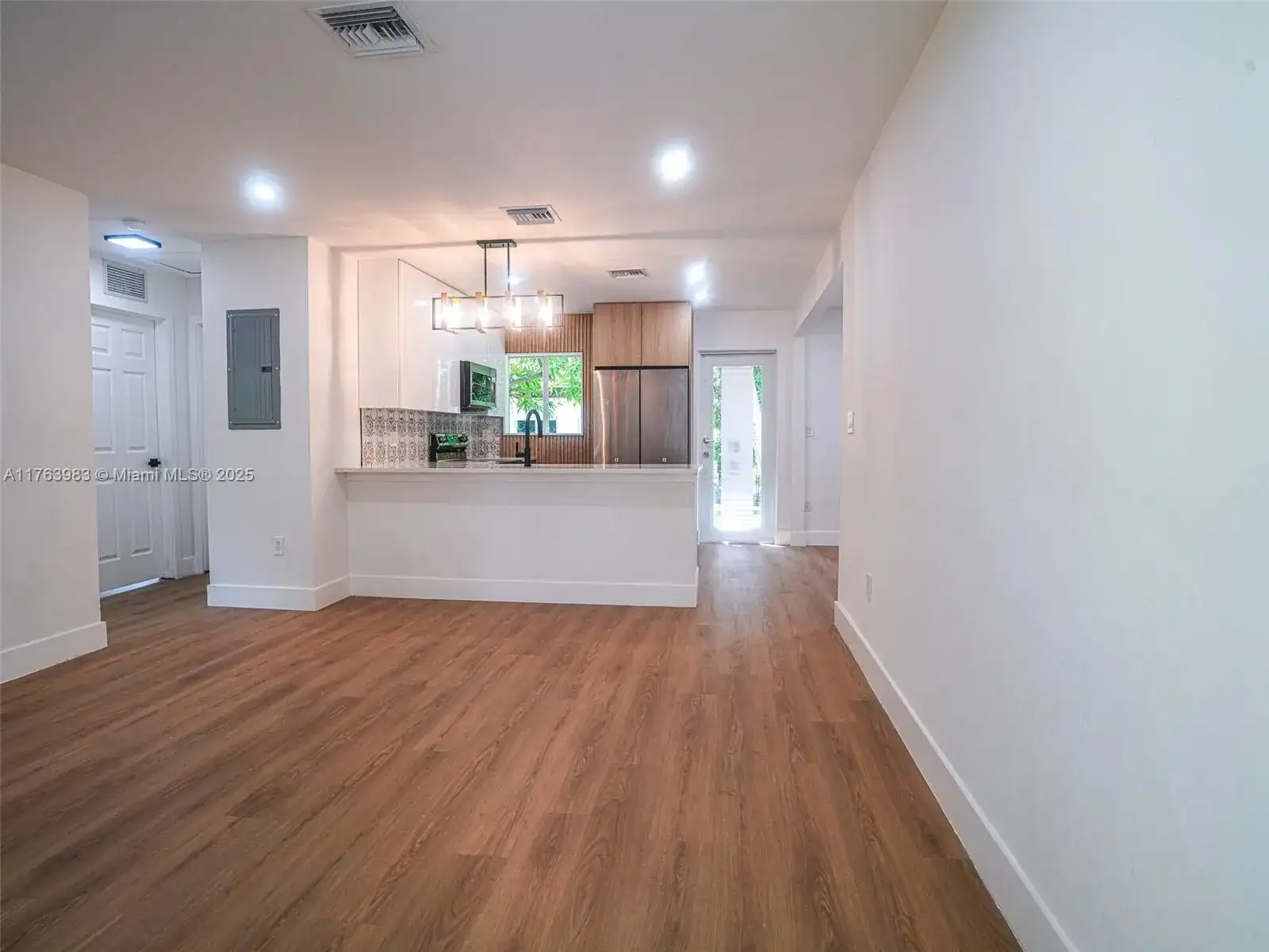 204 NE 10th St, Pompano Beach FL 33060 photo 4