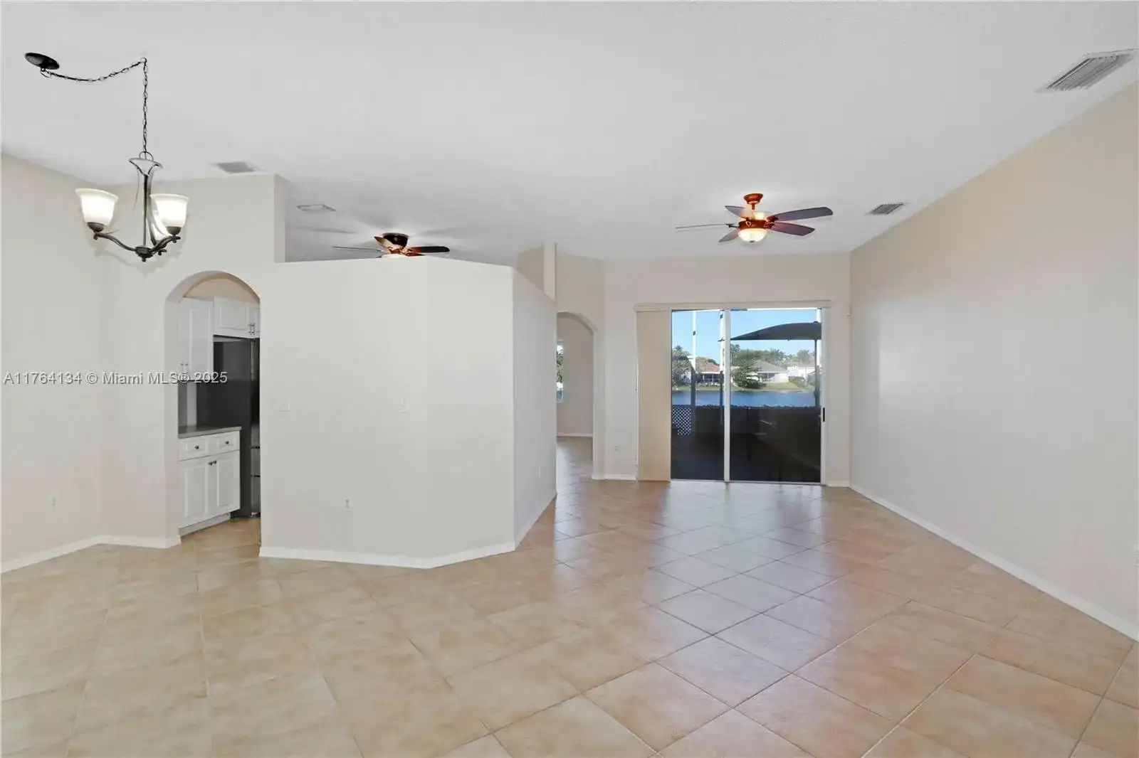 610 SE 30th Dr, Homestead FL 33033 photo 3