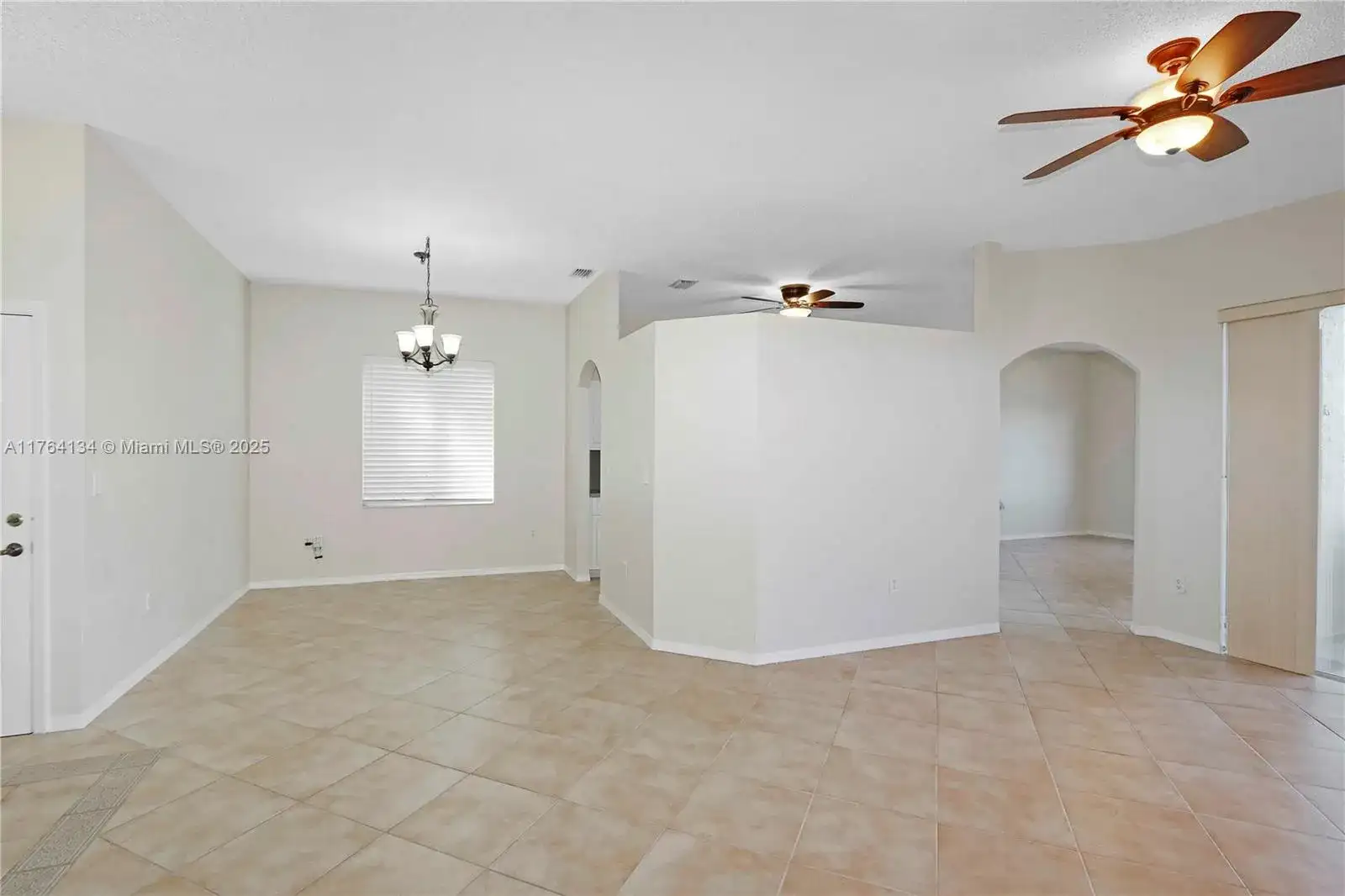 610 SE 30th Dr, Homestead FL 33033 photo 4