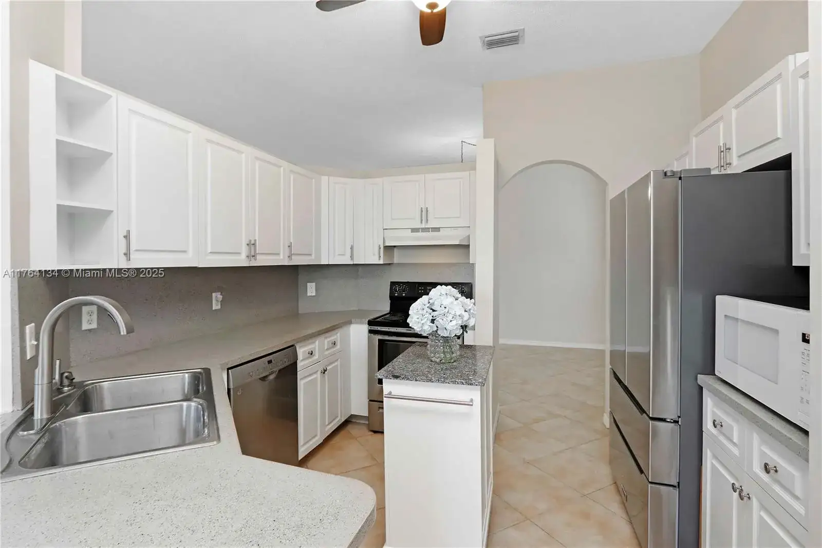 610 SE 30th Dr, Homestead FL 33033 photo 5