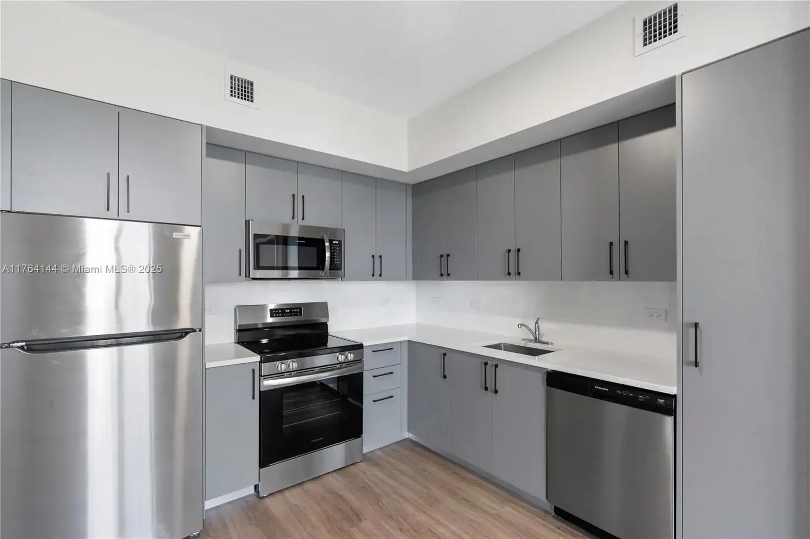 1559 NW 15th Street Rd # 301, Miami FL 33125 photo 2