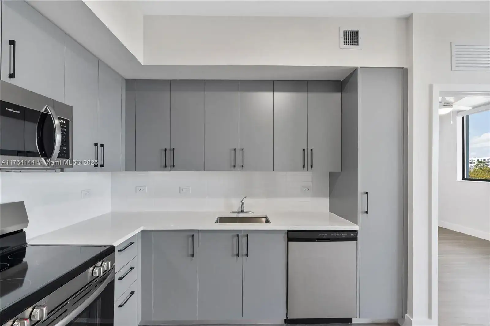 1559 NW 15th Street Rd # 301, Miami FL 33125 photo 3